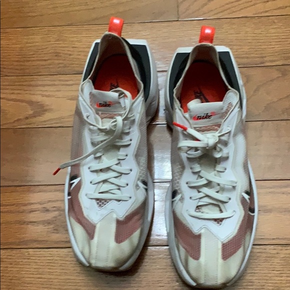 Nike Zoom Tennis Shoes - Picture 7 of 8